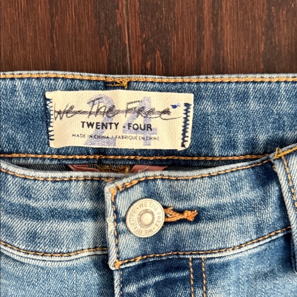 NWT Free People We The Free Blue Flared Jeans Size 24 - Picture 6 of 12